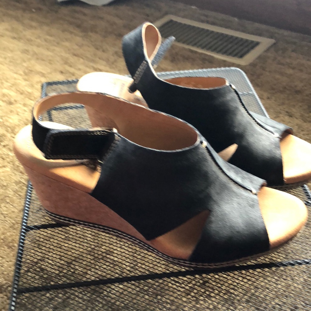 Clarks Collection Soft cushion black wedge sandal